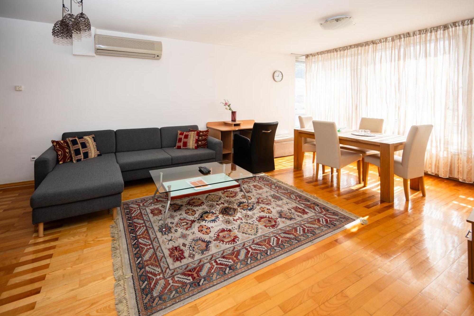 Modern 2Bdr Apartment In The Center- Free Parking サラエヴォ エクステリア 写真