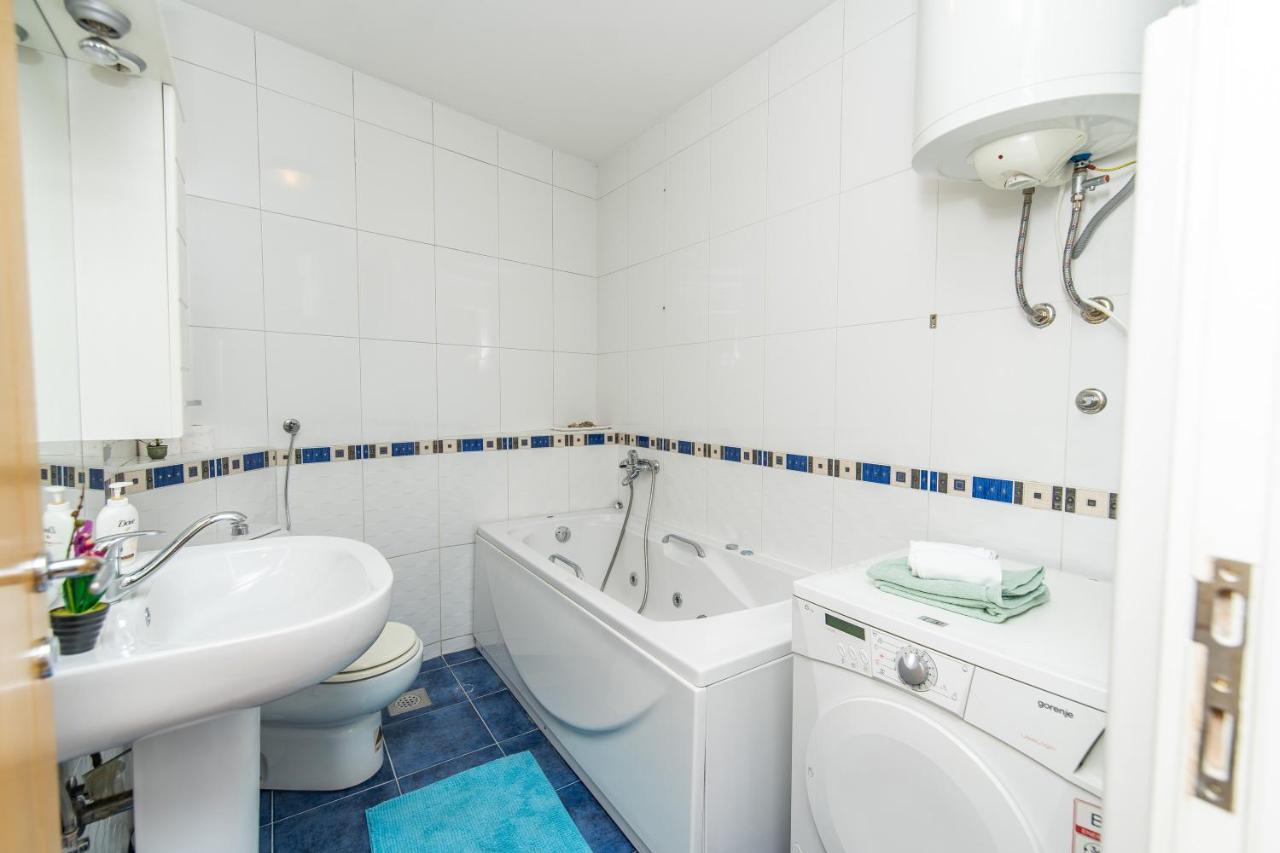 Modern 2Bdr Apartment In The Center- Free Parking サラエヴォ エクステリア 写真
