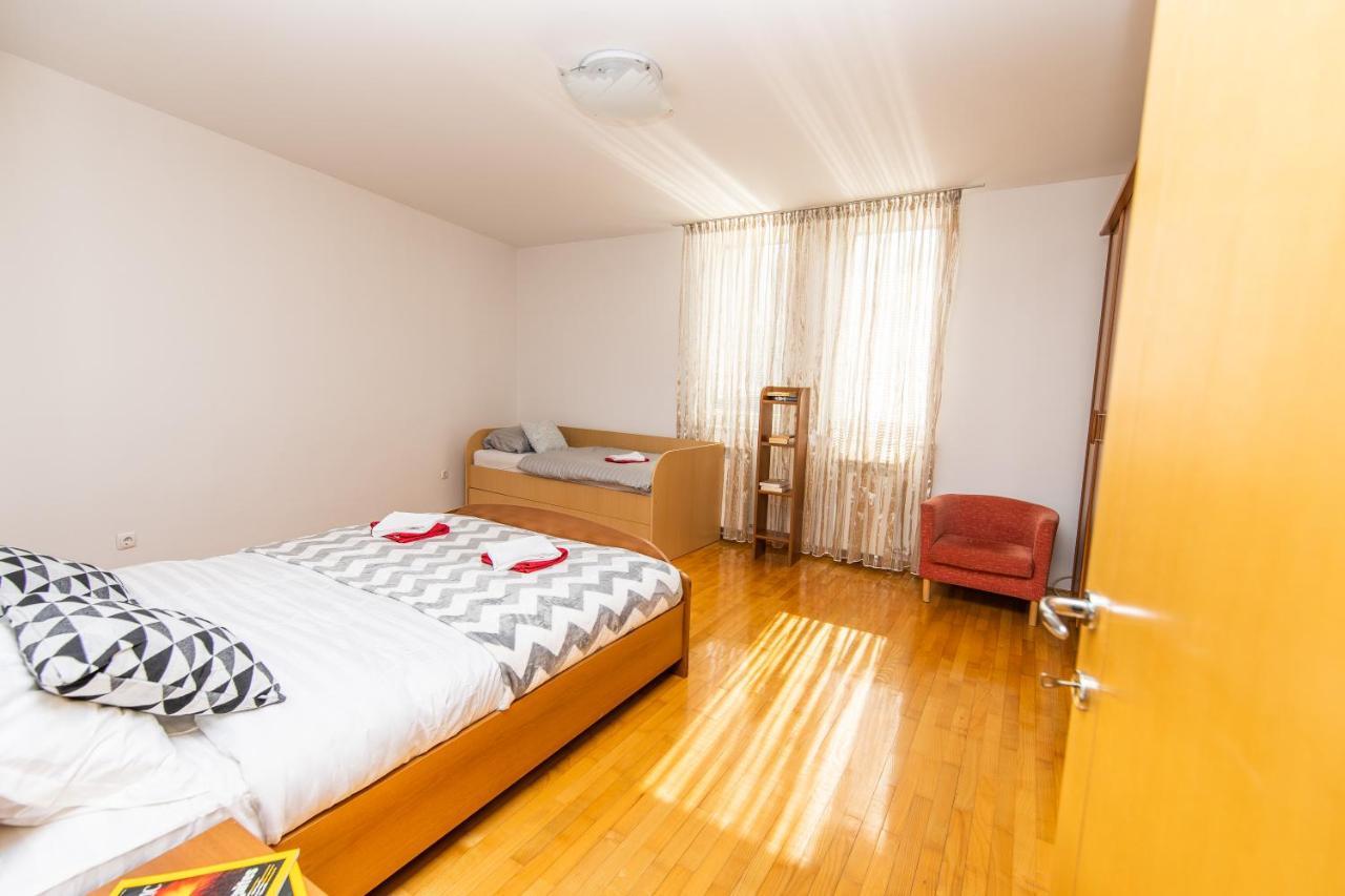 Modern 2Bdr Apartment In The Center- Free Parking サラエヴォ エクステリア 写真