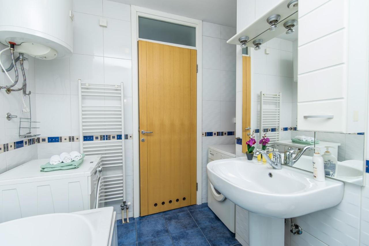 Modern 2Bdr Apartment In The Center- Free Parking サラエヴォ エクステリア 写真